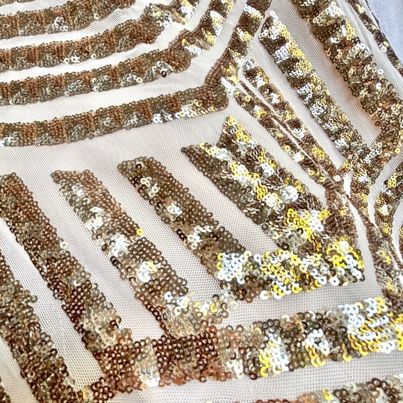 Gold sequin dress with low back - Picture 8 of 15